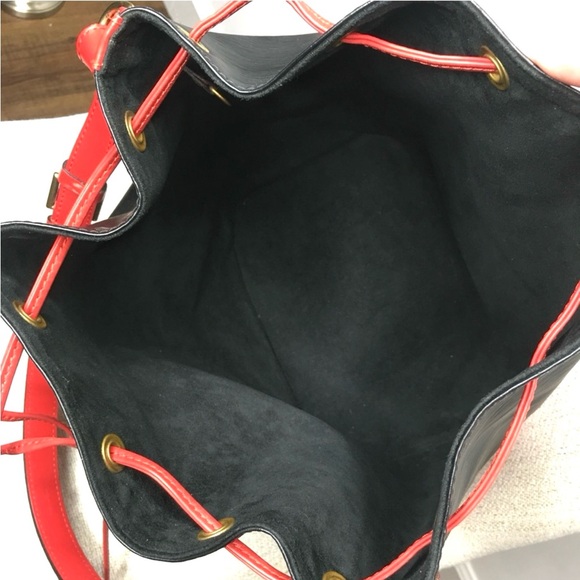 Authentic Louis Vuitton bucket bag black Epi leather - Picture 13 of 16